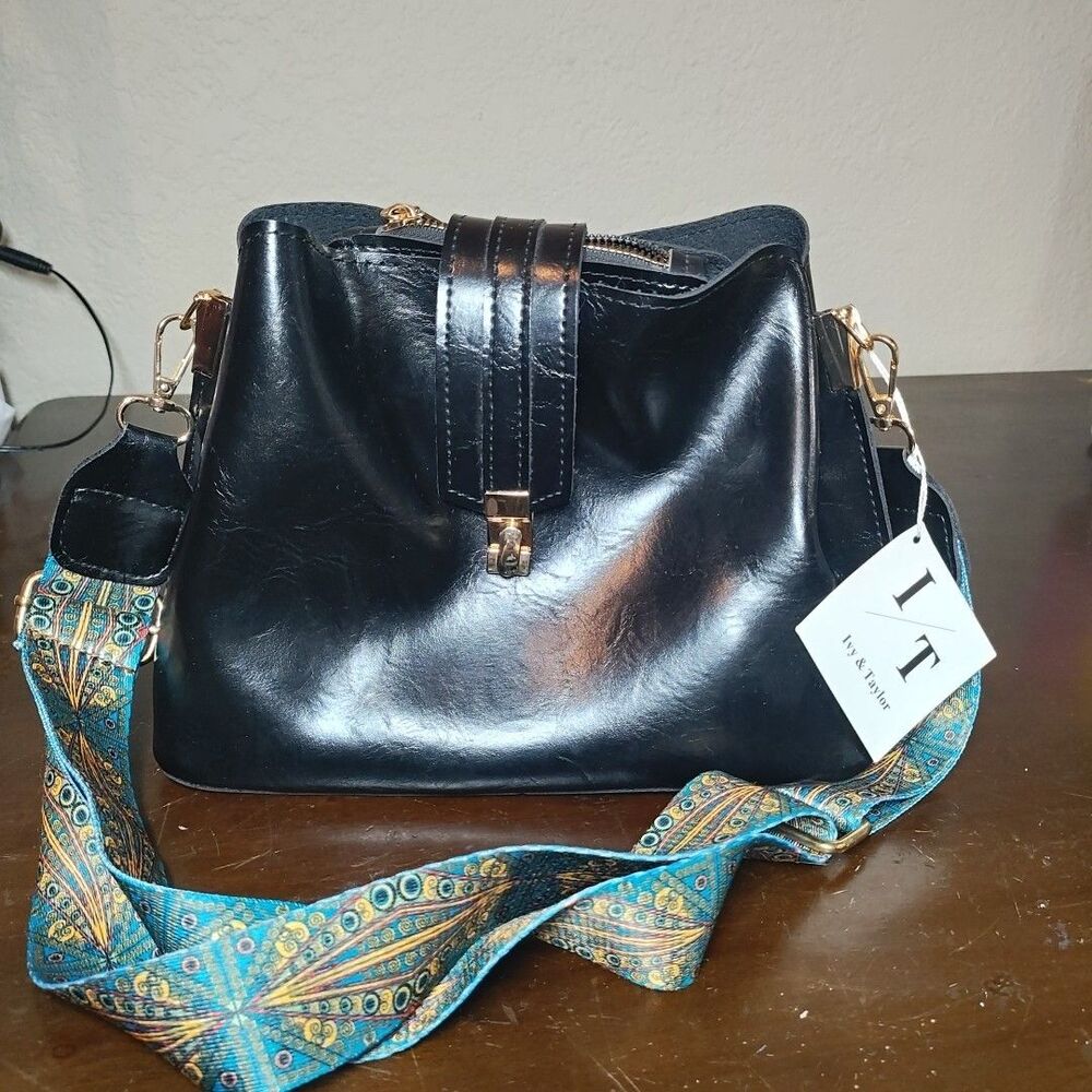 *Brand New* Ivy & Taylor Shoulder Strap Bucket Bag Faux Leather Golden Hardware